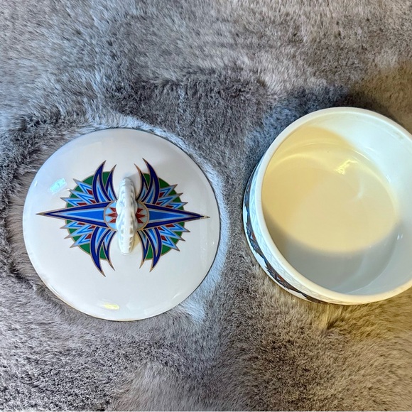 Treasures Of The Pharaohs Elizabeth Arden Trinket Dish Porcelain 4.5" w/ Lid - Picture 4 of 11
